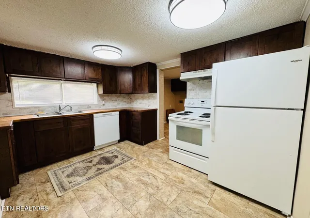 Photo 4 of Single family home for sale at 3805 Romines Dr, Knoxville, TN 37914 | MLS# 1359820 | Listing updated on 2026-10-27