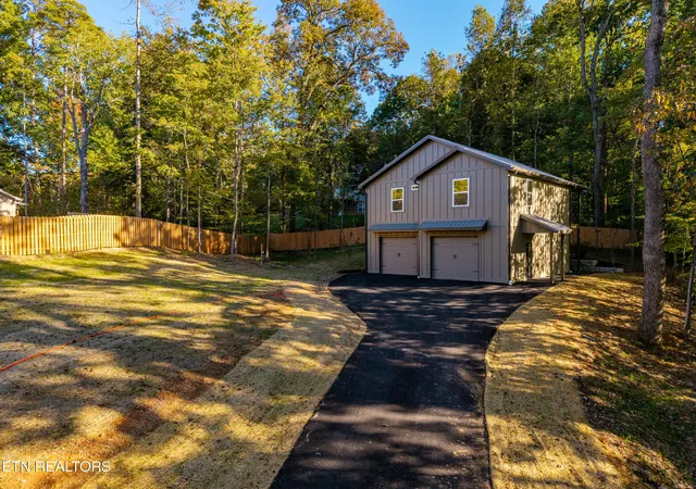 Photo 2 of Single family home for sale at 1129 Chris Wood Dr, Seymour, TN 37865 | MLS# 1359913 | Listing updated on 2026-10-29