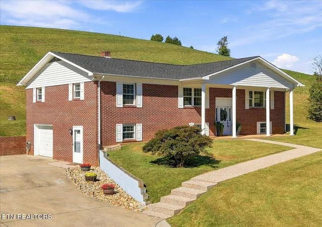 Photo 3 of Single family home for sale at 216 Ron Trent Rd, Sneedville, TN 37869 | MLS# 1359816 | Listing updated on 2026-10-23