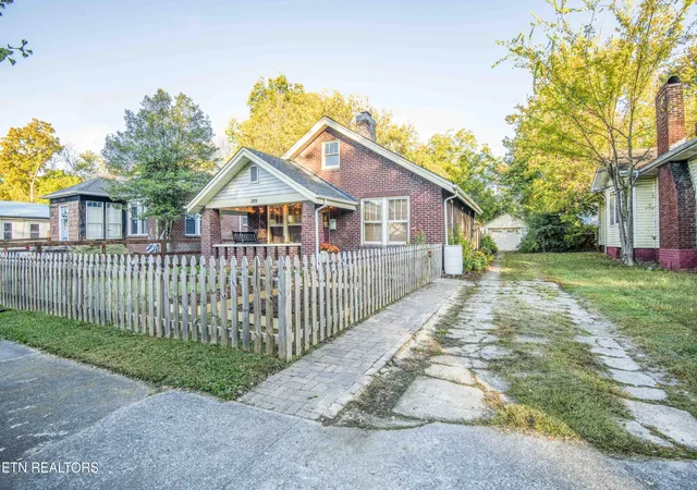 Photo 2 of Single family home for sale at 2119 Woodbine Ave, Knoxville, TN 37917 | MLS# 1360027 | Listing updated on 2026-10-27