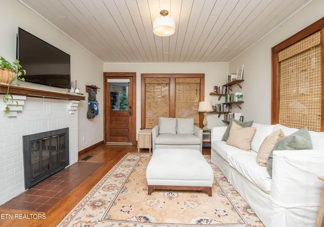 Photo 4 of Single family home for sale at 2119 Woodbine Ave, Knoxville, TN 37917 | MLS# 1360027 | Listing updated on 2026-10-27