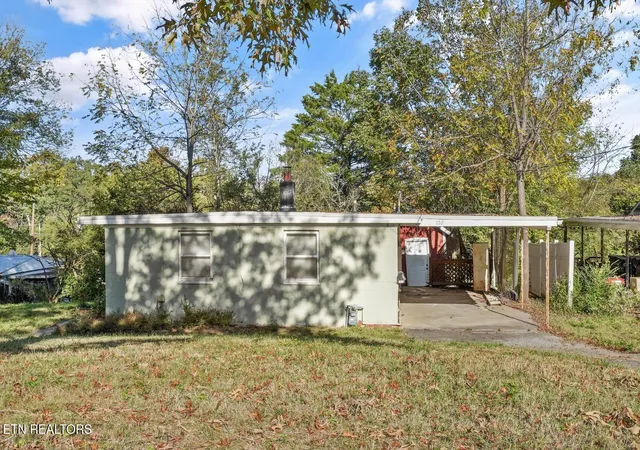 Photo 3 of Single family home for sale at 102 Niagara Ln, Oak Ridge, TN 37830 | MLS# 1360111 | Listing updated on 2026-10-26