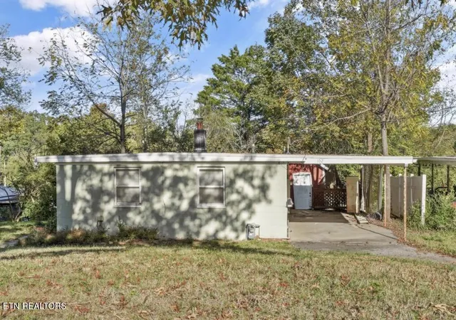 Photo 4 of Single family home for sale at 102 Niagara Ln, Oak Ridge, TN 37830 | MLS# 1360111 | Listing updated on 2026-10-26