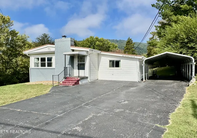 Photo 1 of Single family home for sale at 220 Butter & Egg Rd, Jacksboro, TN 37757 | MLS# 1359836 | Listing updated on 2026-10-26
