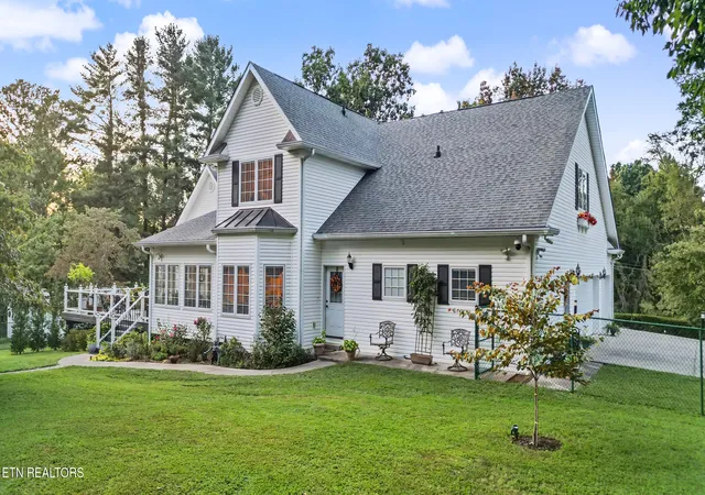 Photo 3 of Single family home for sale at 270 Sam Doak St, Greeneville, TN 37745 | MLS# 1360051 | Listing updated on 2026-10-25