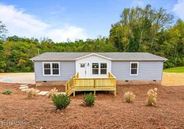 Photo 2 of Single family home for sale at 352 Bland Rd, Clinton, TN 37716 | MLS# 1359946 | Listing updated on 2026-10-24