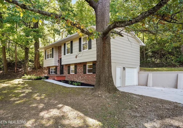 Photo 1 of Single family home for sale at 2329 Roundtree Rd, Knoxville, TN 37923 | MLS# 1360036 | Listing updated on 2026-10-25