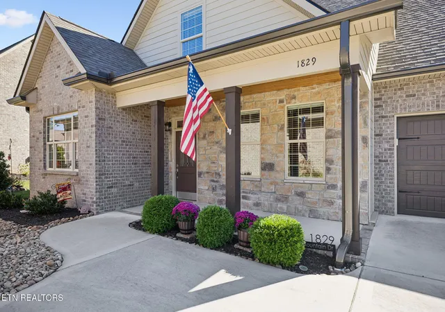 Photo 1 of Single family home for sale at 1829 Mountain Dr, Lenoir City, TN 37772 | MLS# 1360060 | Listing updated on 2026-10-30