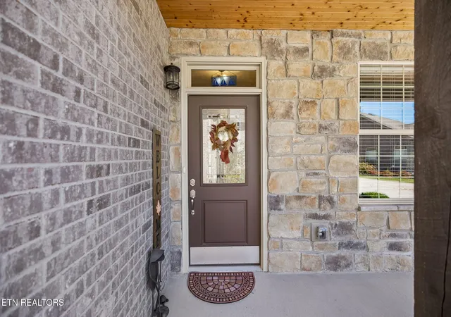 Photo 2 of Single family home for sale at 1829 Mountain Dr, Lenoir City, TN 37772 | MLS# 1360060 | Listing updated on 2026-10-30
