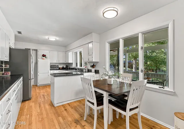 Photo 3 of Single family home for sale at 304 Land Oak Rd, Knoxville, TN 37922 | MLS# 1360116 | Listing updated on 2026-10-29