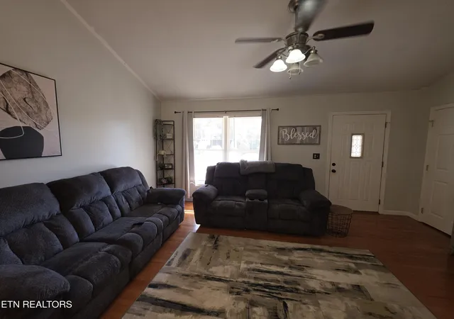 Photo 2 of Sale Pending at 230 Windermere Dr, Middlesboro, KY 40965 | MLS# 1360070 | Listing updated on 2026-10-28