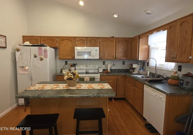 Photo 3 of Sale Pending at 230 Windermere Dr, Middlesboro, KY 40965 | MLS# 1360070 | Listing updated on 2026-10-28