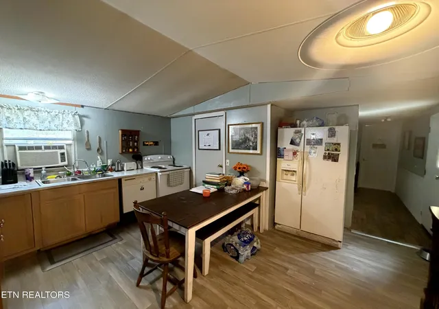 Photo 4 of Single family home for sale at 825 Ridge Gap Rd, Rockwood, TN 37854 | MLS# 1360085 | Listing updated on 2026-10-26
