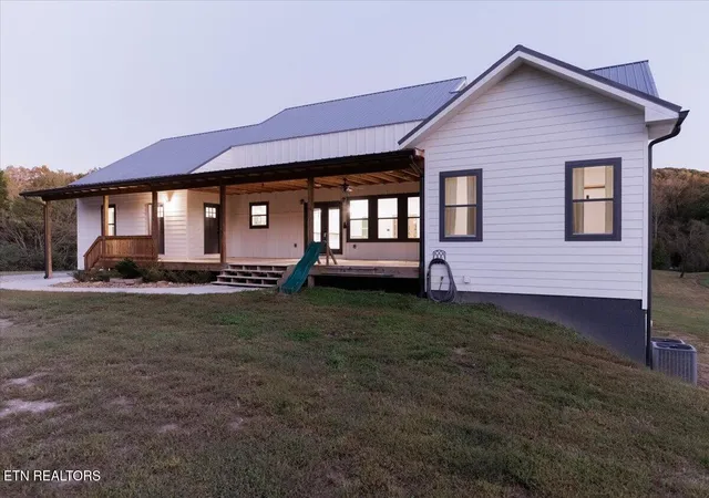 Photo 2 of Single family home for sale at 143 Gibbs Ln, Clinton, TN 37716 | MLS# 1360095 | Listing updated on 2026-10-26