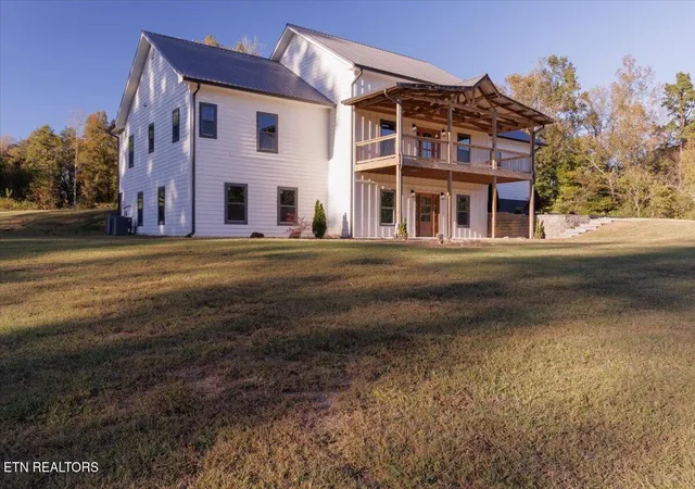 Photo 4 of Single family home for sale at 143 Gibbs Ln, Clinton, TN 37716 | MLS# 1360095 | Listing updated on 2026-10-26