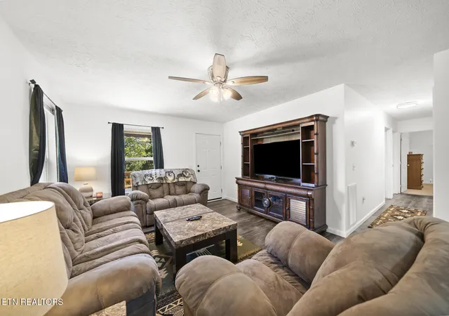Photo 3 of Single family home for sale at 2715 Cox Valley Rd, Crossville, TN 38555 | MLS# 1360102 | Listing updated on 2026-10-28