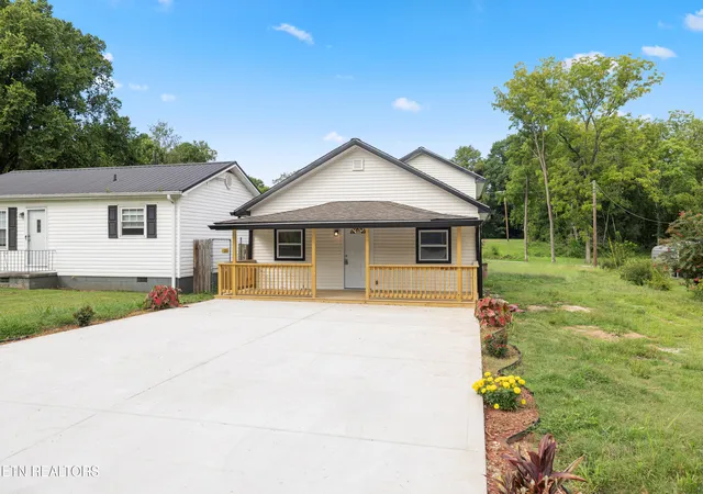 Photo 2 of Single family home for sale at 4205 Tomlinson St, Knoxville, TN 37920 | MLS# 1360142 | Listing updated on 2026-10-26