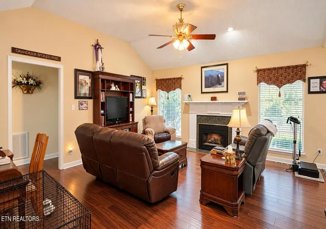 Photo 3 of Single family home for sale at 112 Amanda Dr, Maryville, TN 37801 | MLS# 1360178 | Listing updated on 2026-10-27