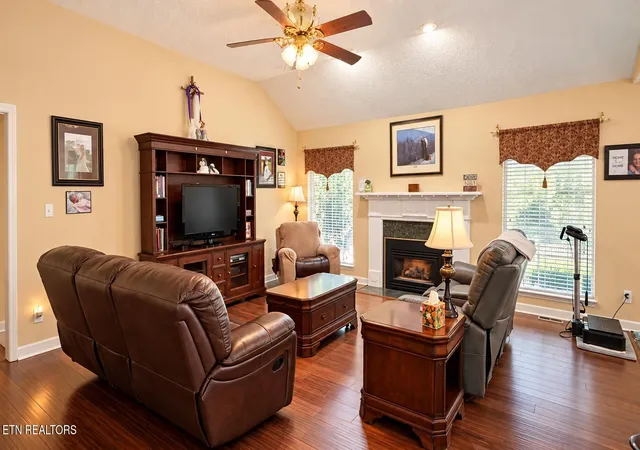 Photo 4 of Single family home for sale at 112 Amanda Dr, Maryville, TN 37801 | MLS# 1360178 | Listing updated on 2026-10-27