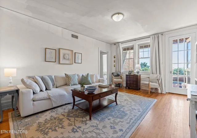 Photo 3 of Condo for sale at 190 N Crest Rd #4, Chattanooga, TN 37404 | MLS# 1360199 | Listing updated on 2026-10-27