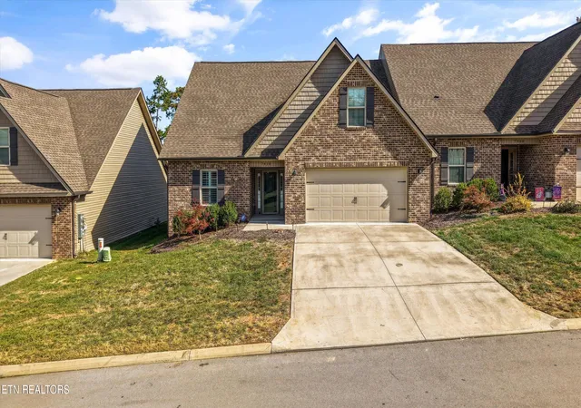 Listing Photo 2 - Condo for sale in building located at 7410 Willow Path Ln, Knoxville, TN 37918
