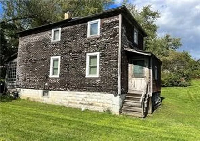 Photo 3 of Single family home for sale at 2 Park Ave, Greenville Boro, PA 16125 | MLS# 1725439 | Listing updated on 2026-09-02