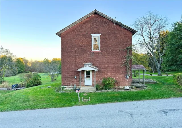 Photo 2 of Single family home for sale at 118 Firehall Rd, New Castle, PA 16101 | MLS# 1726043 | Listing updated on 2026-09-08