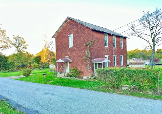 Photo 2 of Single family home for sale at 118 Firehall Rd, New Castle, PA 16101 | MLS# 1726043 | Listing updated on 2026-09-08