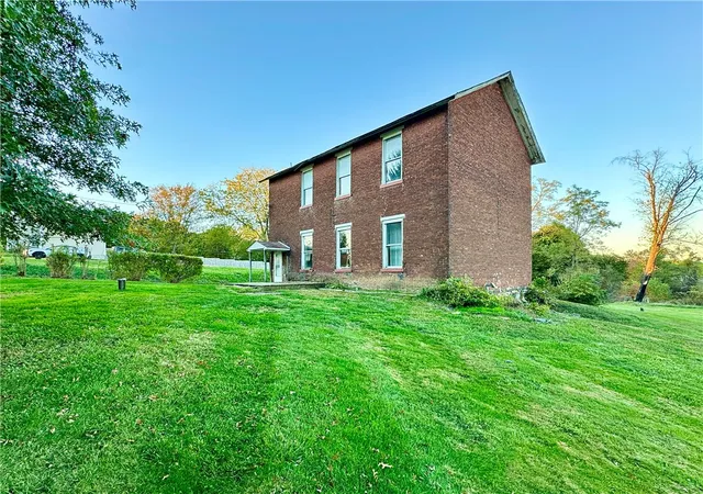 Photo 3 of Single family home for sale at 118 Firehall Rd, New Castle, PA 16101 | MLS# 1726043 | Listing updated on 2026-09-08