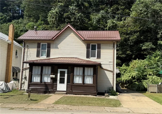 Photo 1 of Single family home for sale at 597 Market St Leechburg Pa, Leechburg, PA 15656 | MLS# 1725705 | Listing updated on 2026-09-09