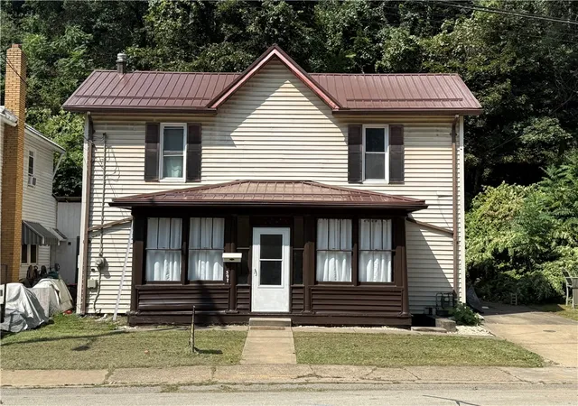Photo 2 of Single family home for sale at 597 Market St Leechburg Pa, Leechburg, PA 15656 | MLS# 1725705 | Listing updated on 2026-09-09