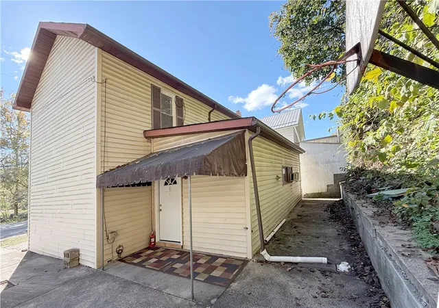Photo 3 of Single family home for sale at 597 Market St Leechburg Pa, Leechburg, PA 15656 | MLS# 1725705 | Listing updated on 2026-09-09
