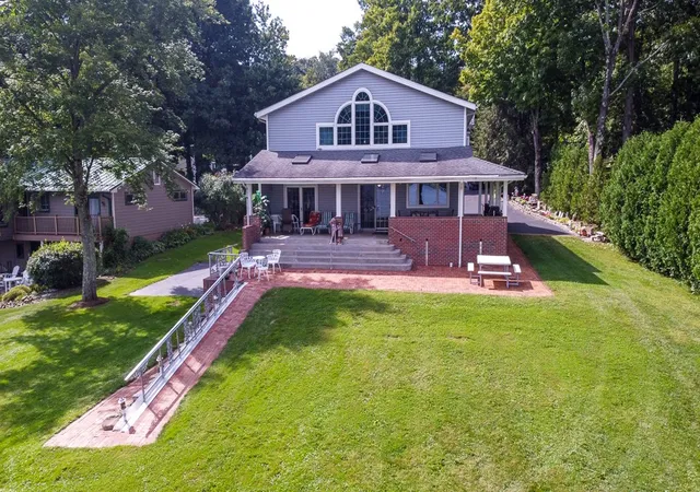 Photo 3 of Single family home for sale at 910 Latonka Dr, Mercer, PA 16137 | MLS# 1729060 | Listing updated on 2026-09-27