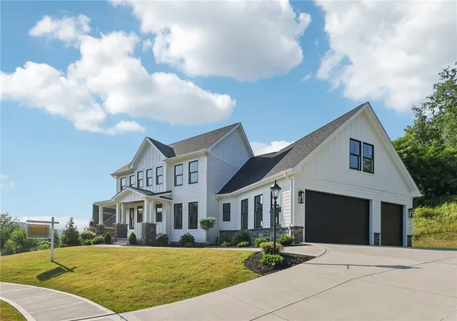 Photo 3 of Single family home for sale at 205 Carry Back Ct, Cranberry Twp, PA 16066 | MLS# 1731424 | Listing updated on 2026-10-21