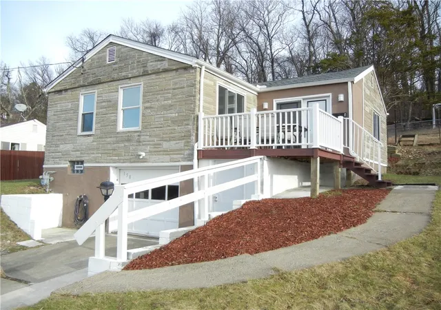 Photo 2 of Single family home for sale at 158 Moffat Ave, Washington, PA 15301 | MLS# 1732872 | Listing updated on 2026-09-14