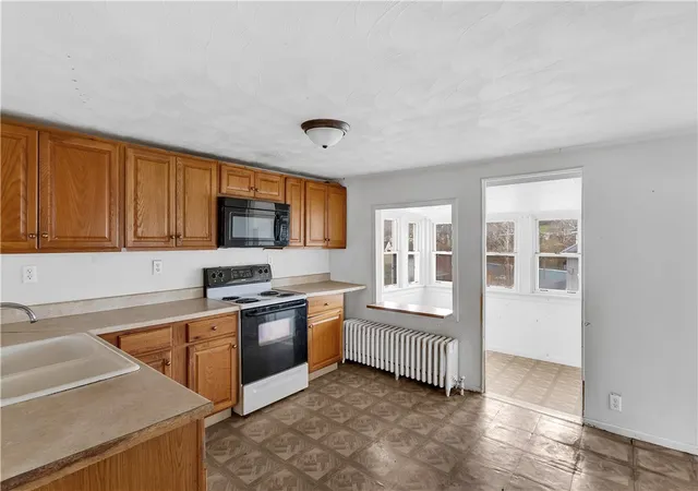 Photo 4 of Single family home for sale at 312 Lafferty St, Jeannette, PA 15644 | MLS# 1733118 | Listing updated on 2026-09-10