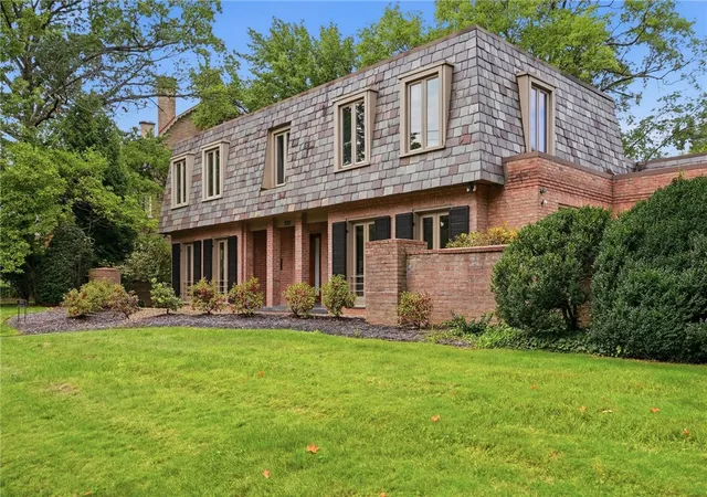 Photo 2 of Single family home for sale at 800 Amberson, Pittsburgh, PA 15232 | MLS# 1733584 | Listing updated on 2026-09-04