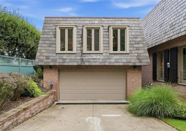 Photo 3 of Single family home for sale at 800 Amberson, Pittsburgh, PA 15232 | MLS# 1733584 | Listing updated on 2026-09-04