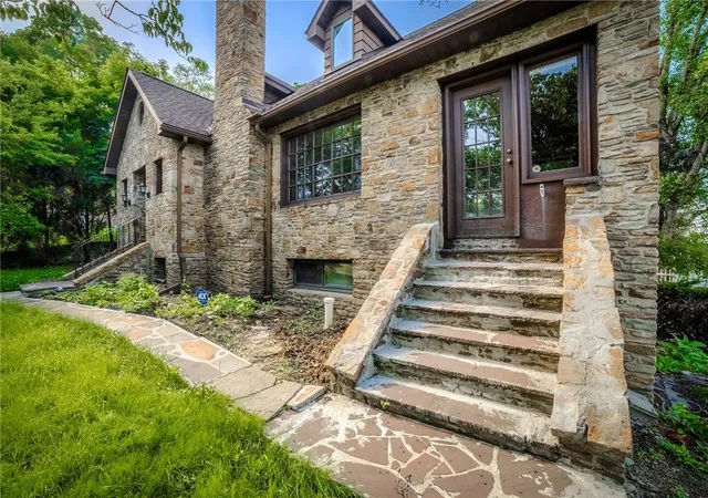 Photo 3 of Single family home for sale at 388 High St, Somerset Boro, PA 15501 | MLS# 1735232 | Listing updated on 2026-09-09