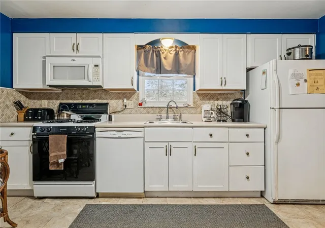Photo 3 of Single family home for sale at 208 Crescent Garden Dr, Pittsburgh, PA 15235 | MLS# 1735867 | Listing updated on 2026-09-03