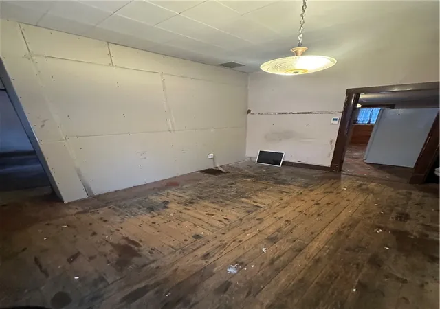 Photo 2 of Sale Pending at 466 Broad St, Washington, PA 15301 | MLS# 1737327 | Listing updated on 2026-09-02