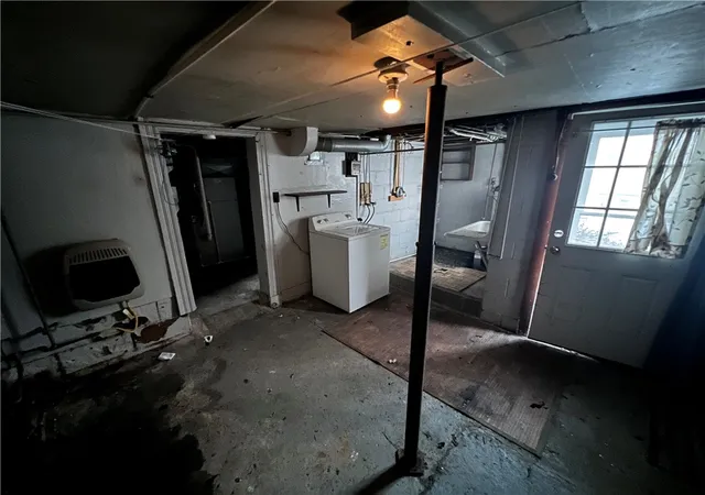 Photo 4 of Sale Pending at 466 Broad St, Washington, PA 15301 | MLS# 1737327 | Listing updated on 2026-09-02