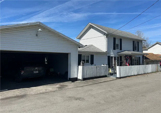 Photo 3 of Single family home for sale at 42 Walnut Ave, Dunbar, PA 15431 | MLS# 1738901 | Listing updated on 2026-09-08
