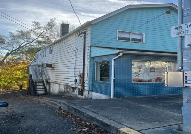Photo 3 of Single family home for sale at 102 W Midland Ave, Midland, PA 15059 | MLS# 1740555 | Listing updated on 2026-09-14