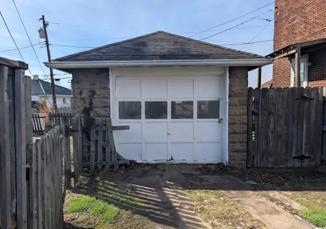 Photo 4 of Sale Pending at 627 Kimball Ave, New Kensington, PA 15068 | MLS# 1740771 | Listing updated on 2026-10-21