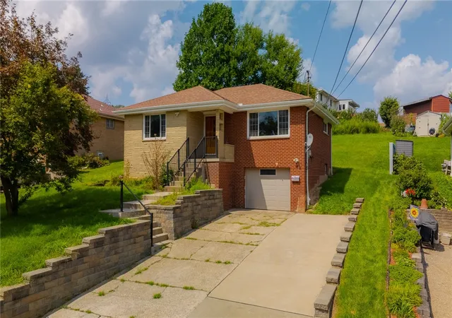 Photo 2 of Single family home for sale at 1586 Collier Ave, Carnegie, PA 15106 | MLS# 1740933 | Listing updated on 2026-09-02