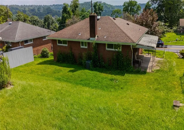 Photo 3 of Single family home for sale at 1586 Collier Ave, Carnegie, PA 15106 | MLS# 1740933 | Listing updated on 2026-09-02