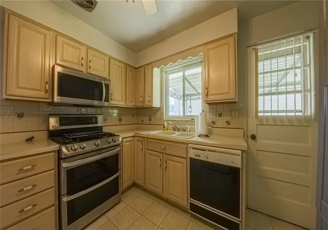 Photo 3 of Single family home for sale at 1586 Collier Ave, Carnegie, PA 15106 | MLS# 1740933 | Listing updated on 2026-10-05