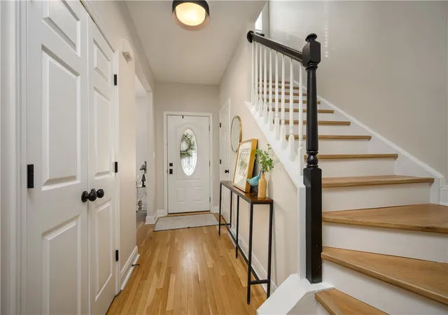 Photo 3 of Sale Pending at 100 Summerlawn Dr, Sewickley, PA 15143 | MLS# 1741429 | Listing updated on 2026-09-04