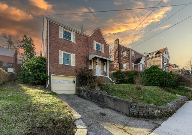 Photo 2 of Single family home for sale at 325 Bracken Ave, Brentwood, PA 15227 | MLS# 1741832 | Listing updated on 2026-09-11